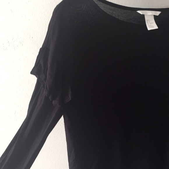 H&M Long Sleeve Ruffle Detail - Picture 2 of 3